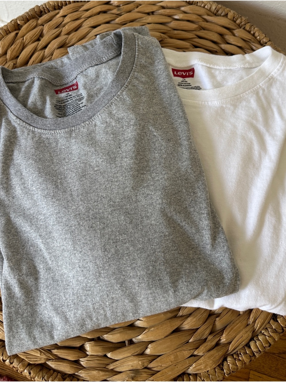 Levi’s Premium Basics T-Shirt Bundle Pack (2) Grey White Size Large